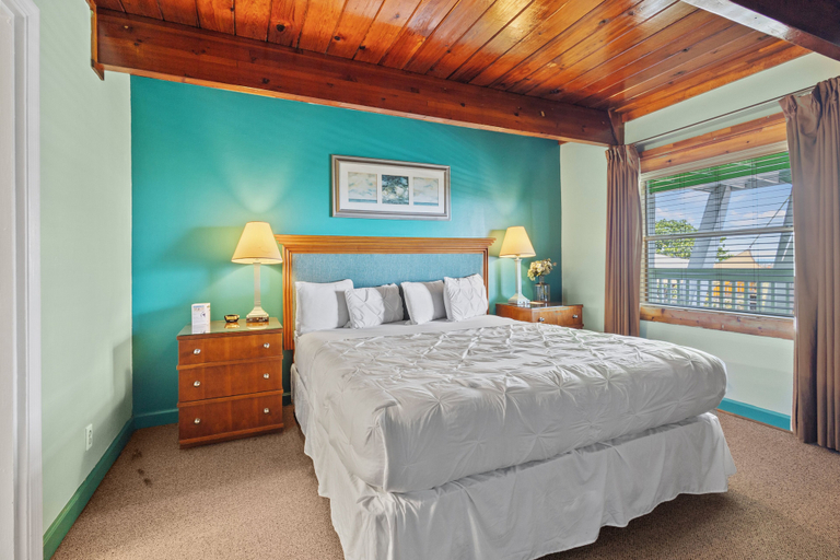 Primary image, Oceanfront Inn Room #7 - Partial Ocean View - King Bed, Saint Lucie