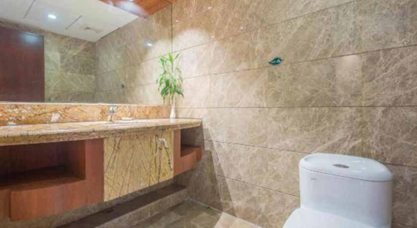 Bathroom 4, New Century Hotel Ningbo Xiangshan Shipu, Ningbo