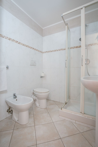 Bathroom 3, Hotel Angelica, Florence