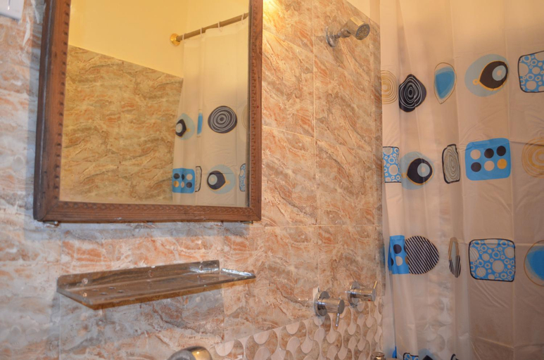 Bathroom 3, Centre Point Resorts And Club, Kangra