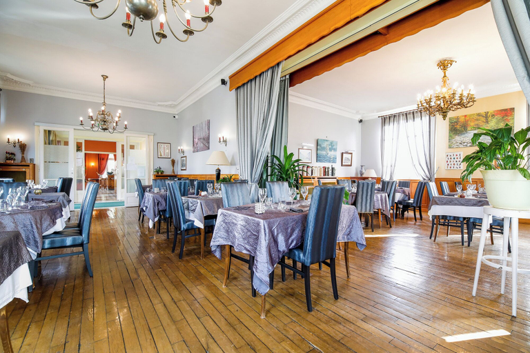 Dining 4, Le Renaissance, Somme