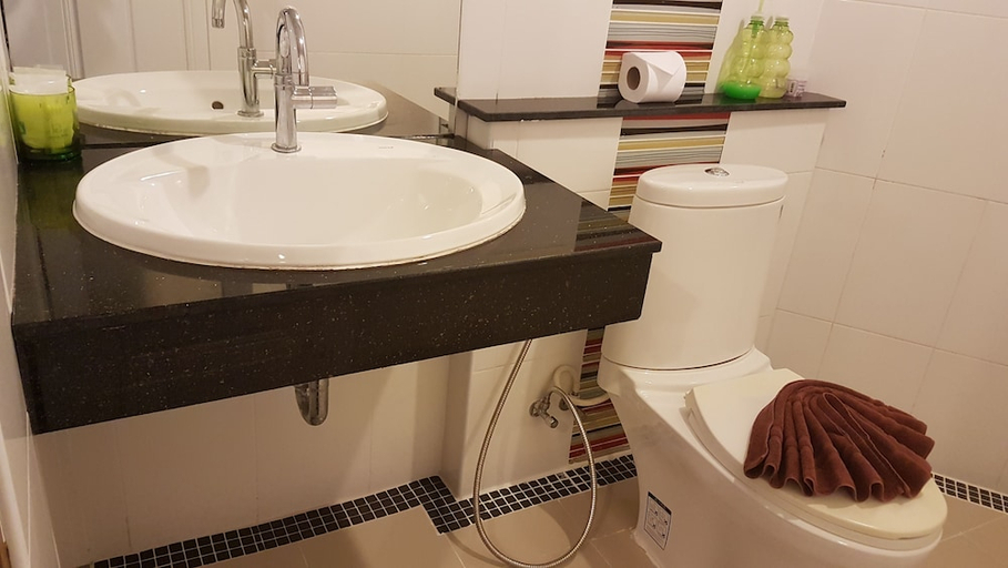 Bathroom 3, GREEN HARBOR HOTEL AND SERVICE APARTMENT, Phuket Island