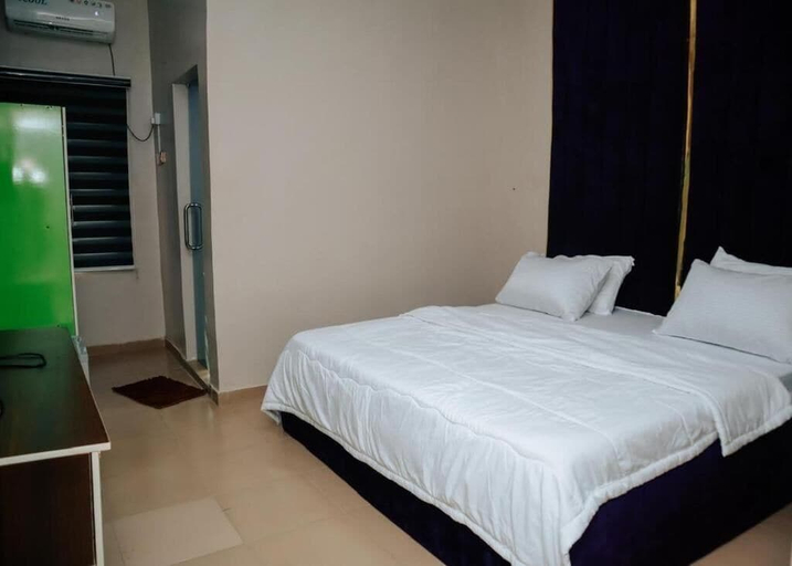 Room 3, Deroj Western Hotel, Uhunmwonde