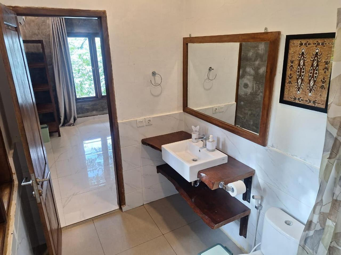 Bathroom 2, SeaGate Bungalows, Sabang