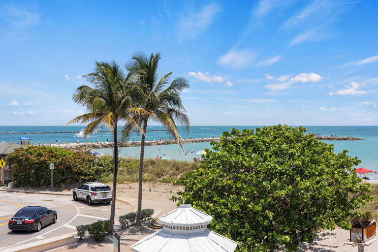 Interior 2, Oceanfront Inn Suite #12- Ocean View Balcony - King Bed, Saint Lucie