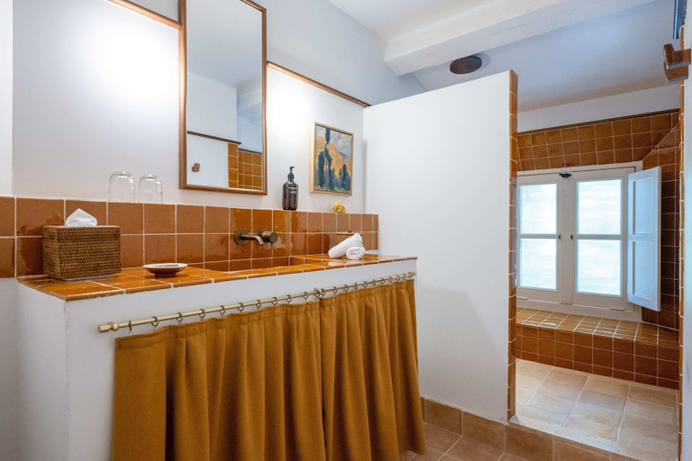 Bathroom 4, Le Moulin, Vaucluse