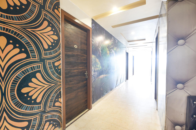 Lobby 4, Fabhotel Royal Residency Sector 11, Faridabad