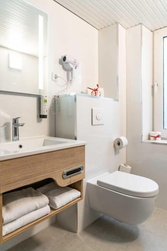 Bathroom 3, Astoria City Resort by Mayburgh, Essen