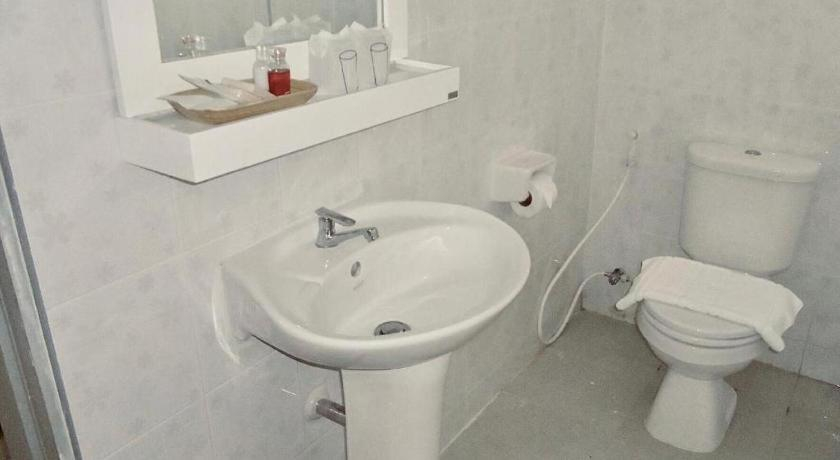 Bathroom 4, huern che ta one, Muang Phrae