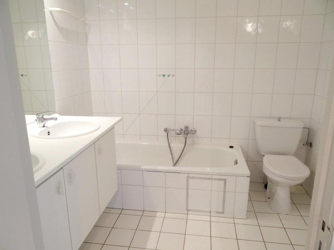 Bathroom 4, Attic Apartment in Nieuwpoort by the Beach, West-Vlaanderen