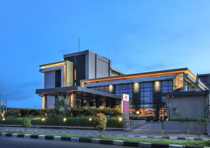 Exterior & Views
