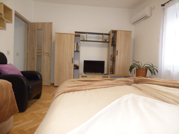 Bedroom 2, Pogacsas Apartman, Tokaji