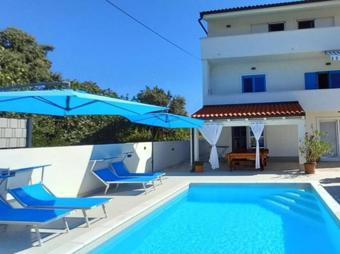 Sport & Beauty 4, Two Bedroom Apartment With Private Pool, Privlaka