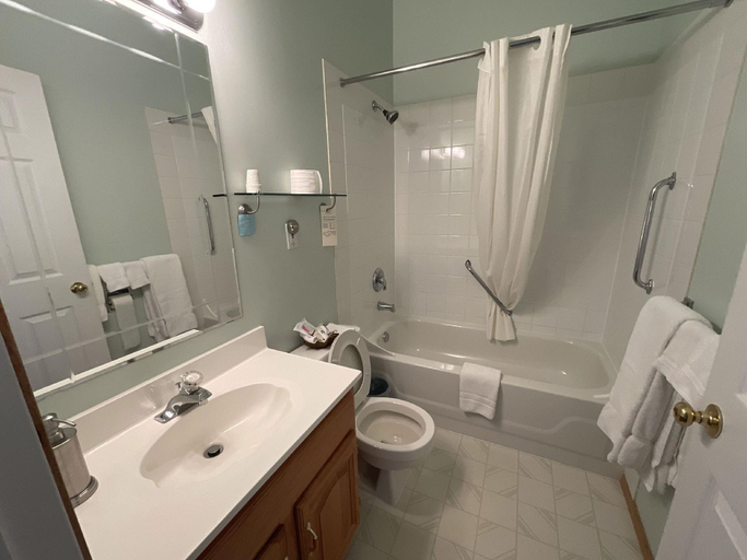 Bathroom 3, Newcastle Country Inn, Division No. 5
