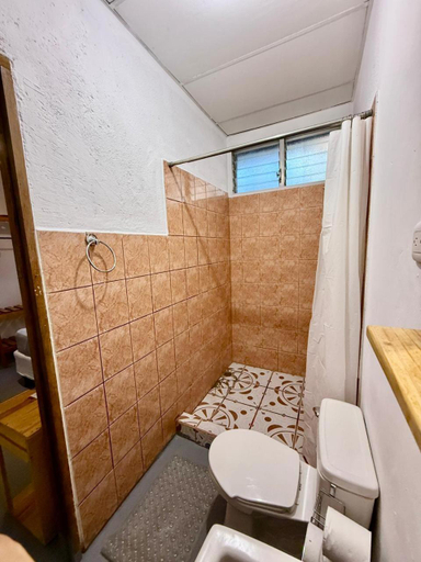 Bathroom 4, Hostal Namborus, Tola