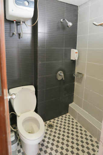 Bathroom 3, REDDOORZ APARTMENT MANYAR STREET, Surabaya