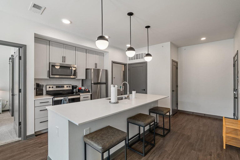 5, CozySuites AYR, Indianapolis