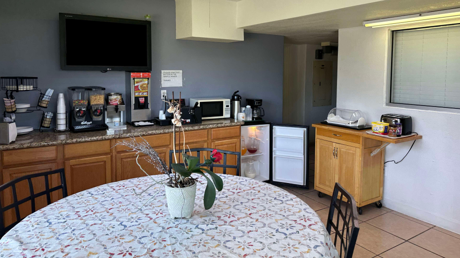 Food & Drinks, Americas Best Value Inn&Suites-Groves/Port Arthur, Jefferson