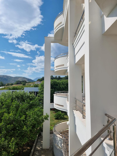 Others 5, Le Domaine paradise