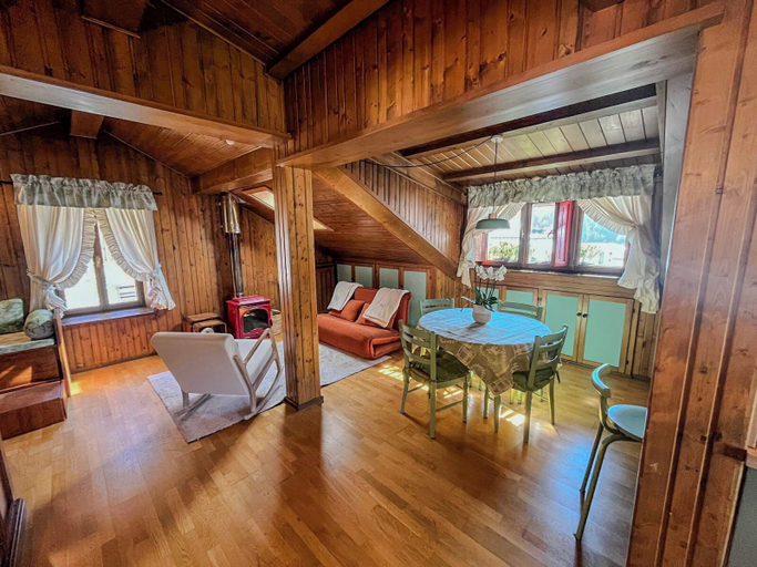 Living area 2, Renovated Mountain View Apartment, Belluno
