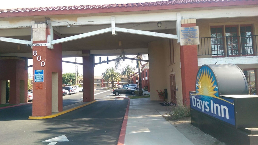 Exterior & Views 3, Days Inn by Wyndham Hemet, Riverside