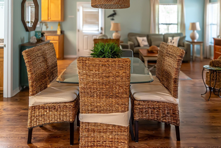 Dining, The Rookery III 4009, Baldwin