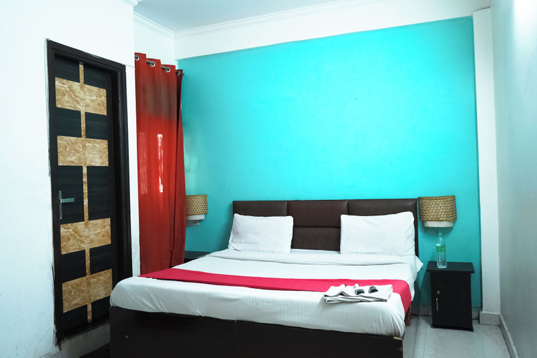 Room 2, Roomshala Hotel KD Plazav, Delhi