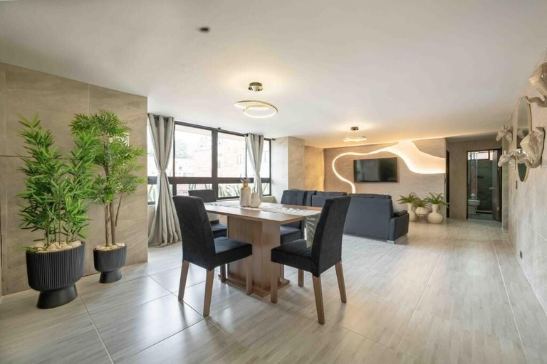 Others 4, 3 BR apartment 1 block from lleras park, Medellín
