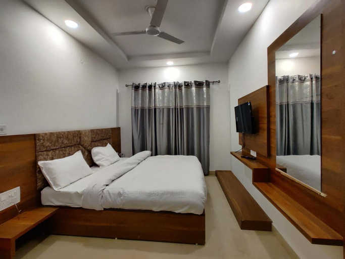 Room 2, Golden Pearl Infront Golden Temple Gate, Amritsar