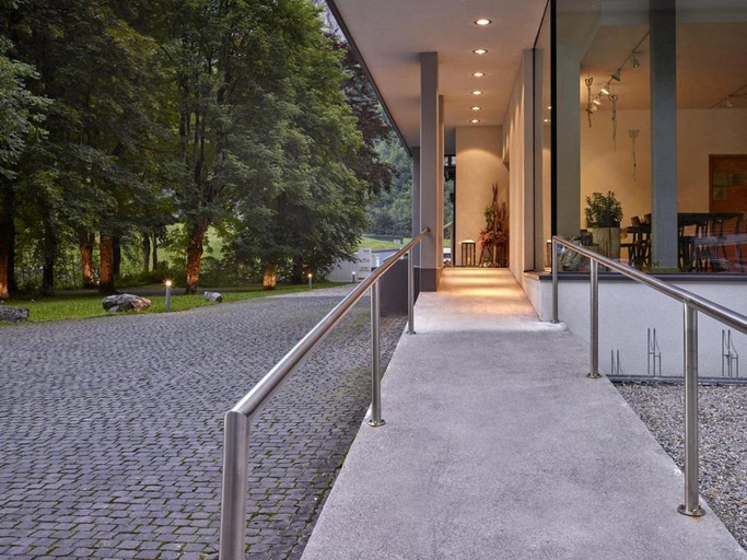 Others 3, Hotel Todi, Glarus