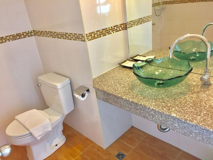 Bathroom 4, Tamali Hotel, Phra Phrom