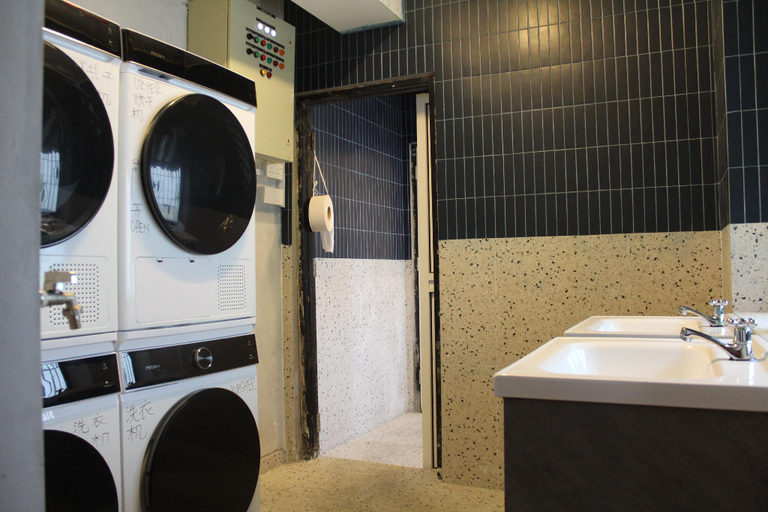 Bathroom 5, Bluewaters Pods 38 Hongkong St, Singapore