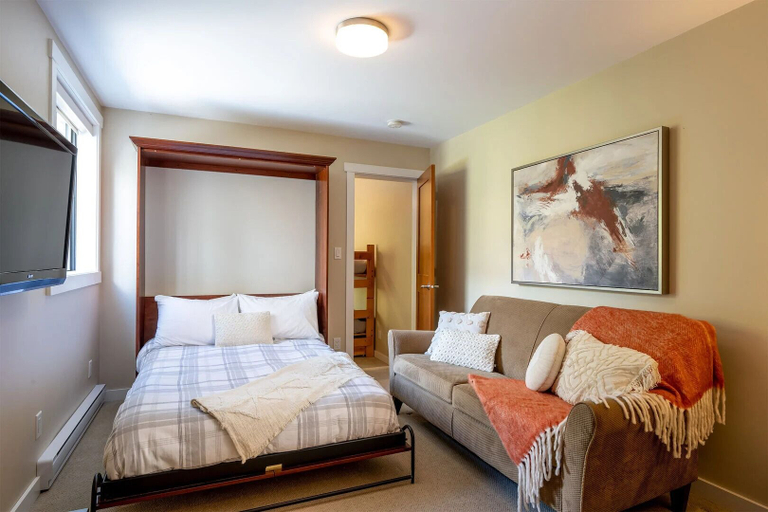 Room 4, Crystal Ridge by Whistler Retreats, Squamish-Lillooet