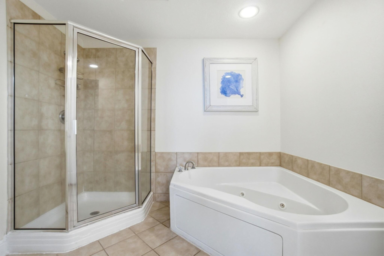 Bathroom 3, San Carlos 805, Baldwin