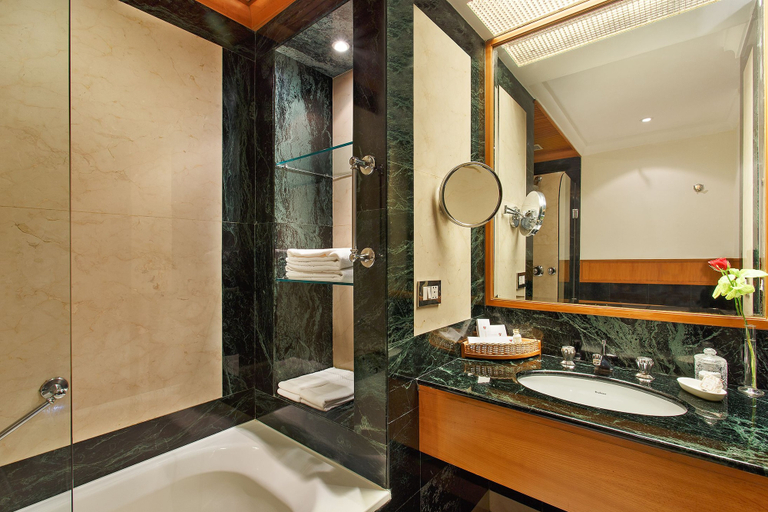 Bathroom 4, Trident, Chennai, Kancheepuram