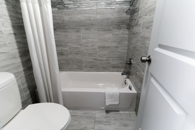 Bathroom 3, Econo Lodge Norfolk Airport, Norfolk