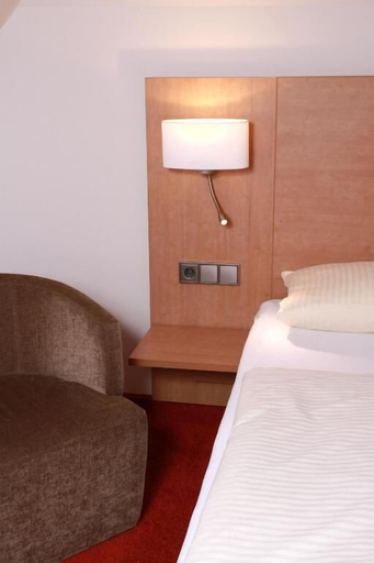 Bedroom 5, Hotel Goldenes Fass, Ansbach