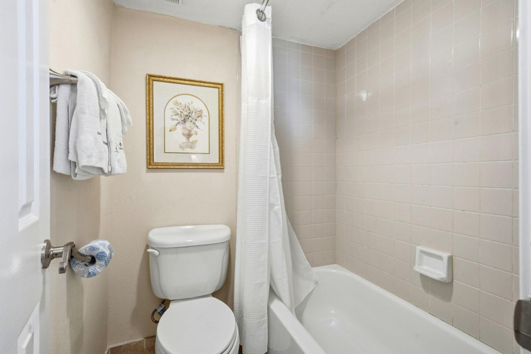 Bathroom 4, Perdido Sun 512, Escambia