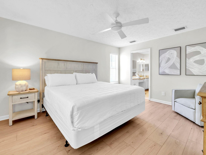 Room 4, Barefoot Villa, Bay