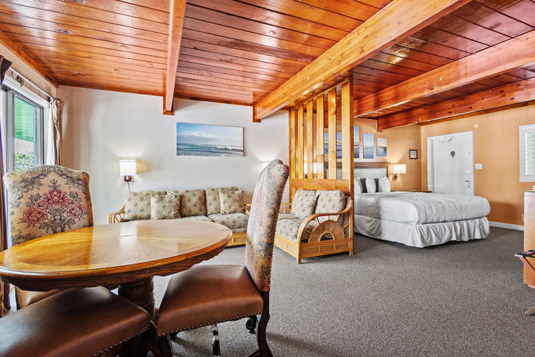Primary image, Oceanfront Inn Suite #6- King Bed, Saint Lucie