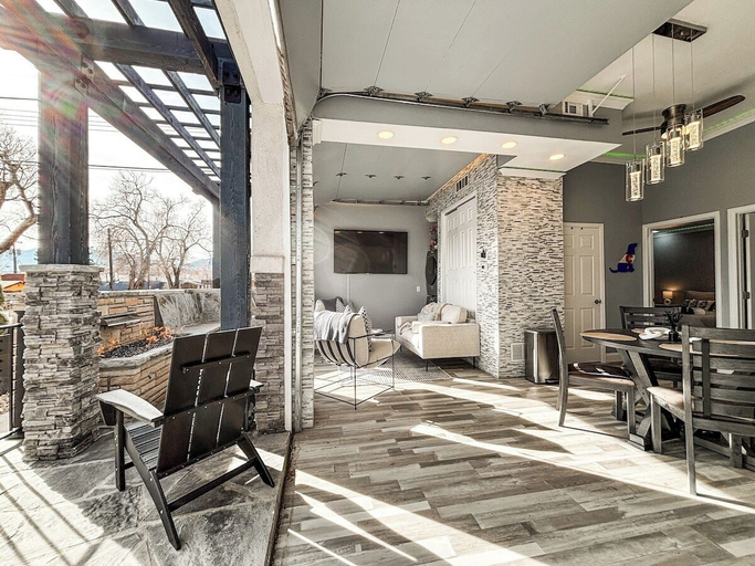 Primary image, 2201 W Colorado, El Paso