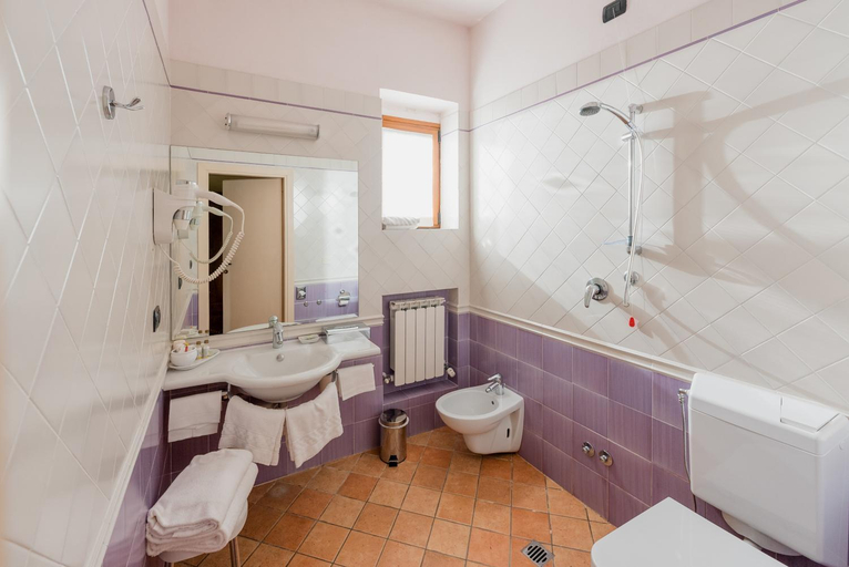 Bathroom 3, Valle di Assisi Country Apartments, Perugia