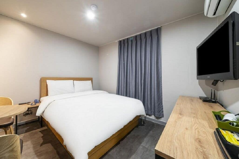 Room 5, Hotel remi, Gandong