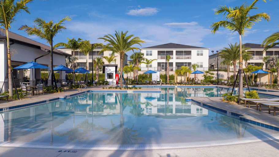 Sport & Beauty 5, Stunning 4 Bd w/ Pool Close to Disney @ Champions Gate 990, Osceola