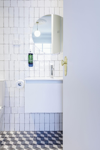 Bathroom 4, The Lakes Hotel, Rosebery, Sydney