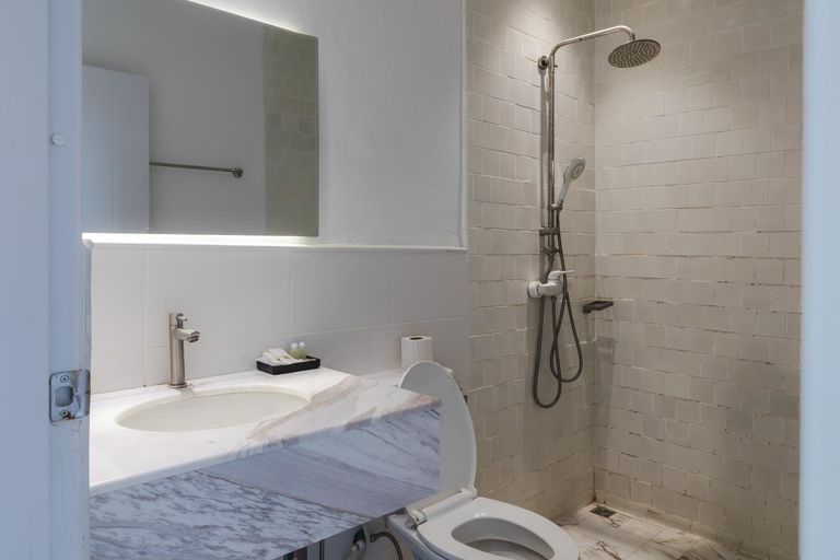 Bathroom 5, Bansuansomboon, Sangkhla Buri