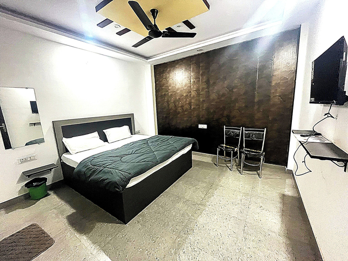 Room 4, Hotel Shivaay Inn, Kanpur Nagar