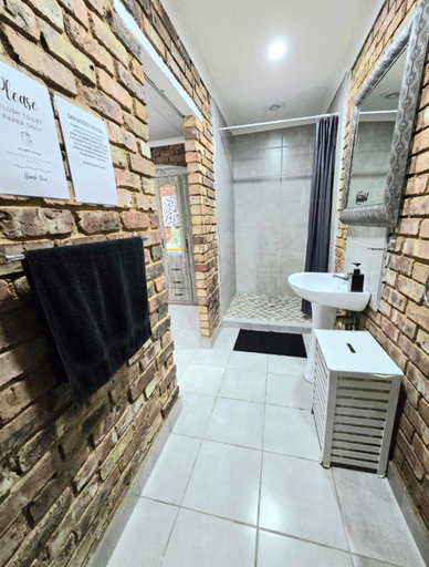 Bathroom 2, Zhantique Guest House 1- Unit 1, Ekurhuleni