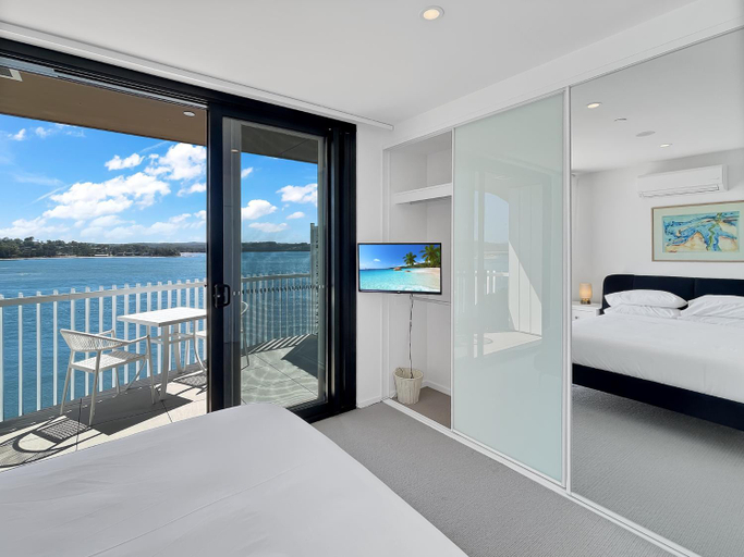 2, Modern 2-Bedroom Apartment with Pool Access, Eurobodalla