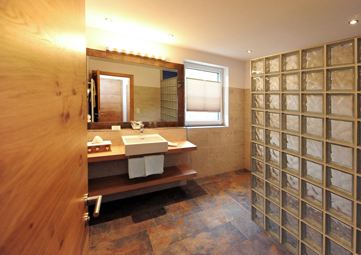 Bathroom 4, Eggerhof mit Panorama Aussicht, inklusive Verwöhnpension und JokerCard, Zell am See